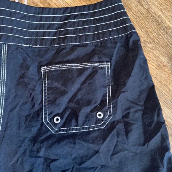 Victorias Secret NWOT woman’s Bermuda black shorts size Small - Picture 3 of 5